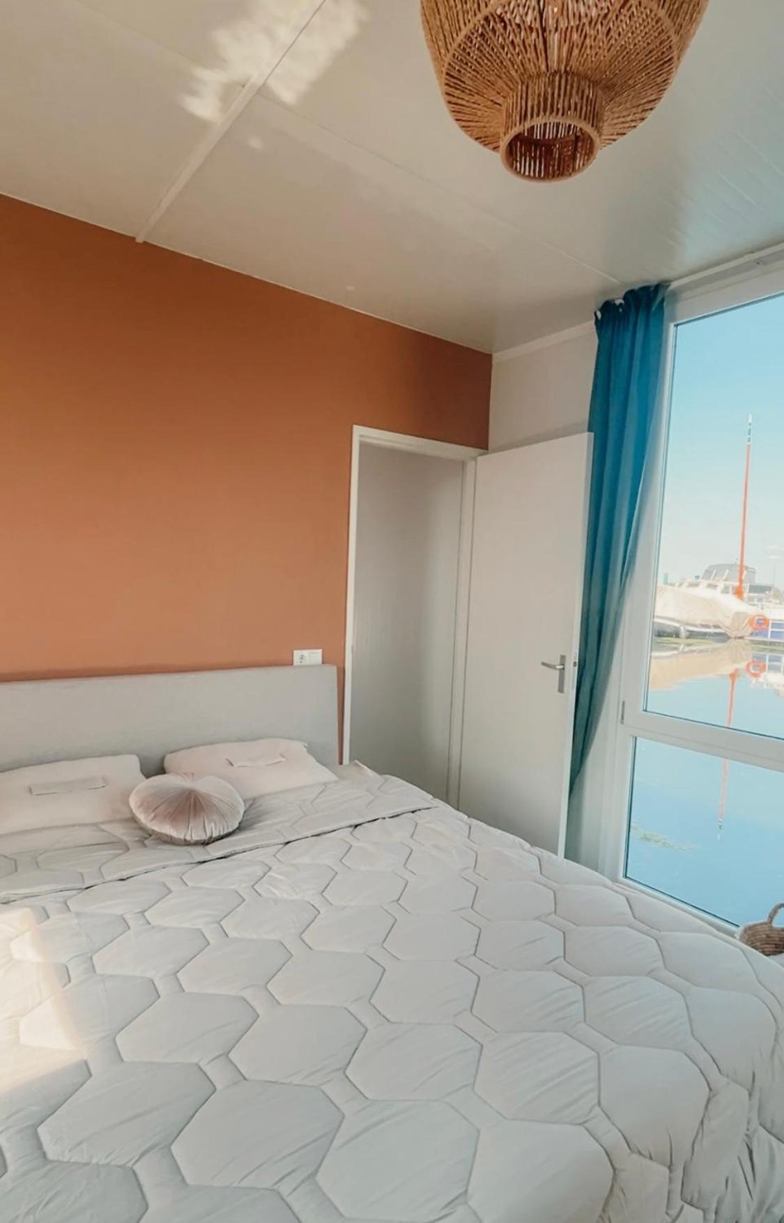 Retreatboat Ibiza Bed & Breakfast Lith Exterior photo